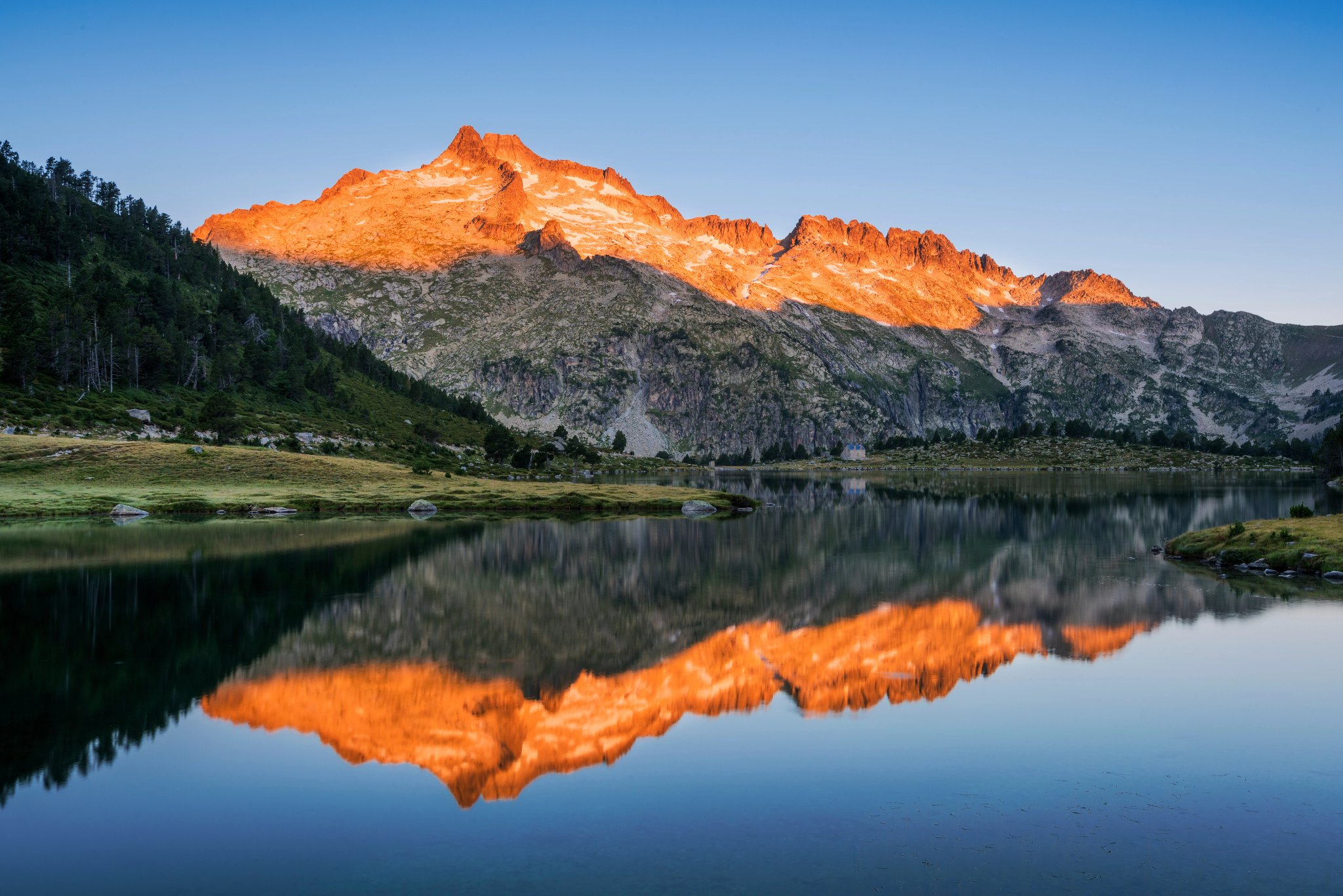 Lever de soleil à la Réserve Naturelle de Néouvielle