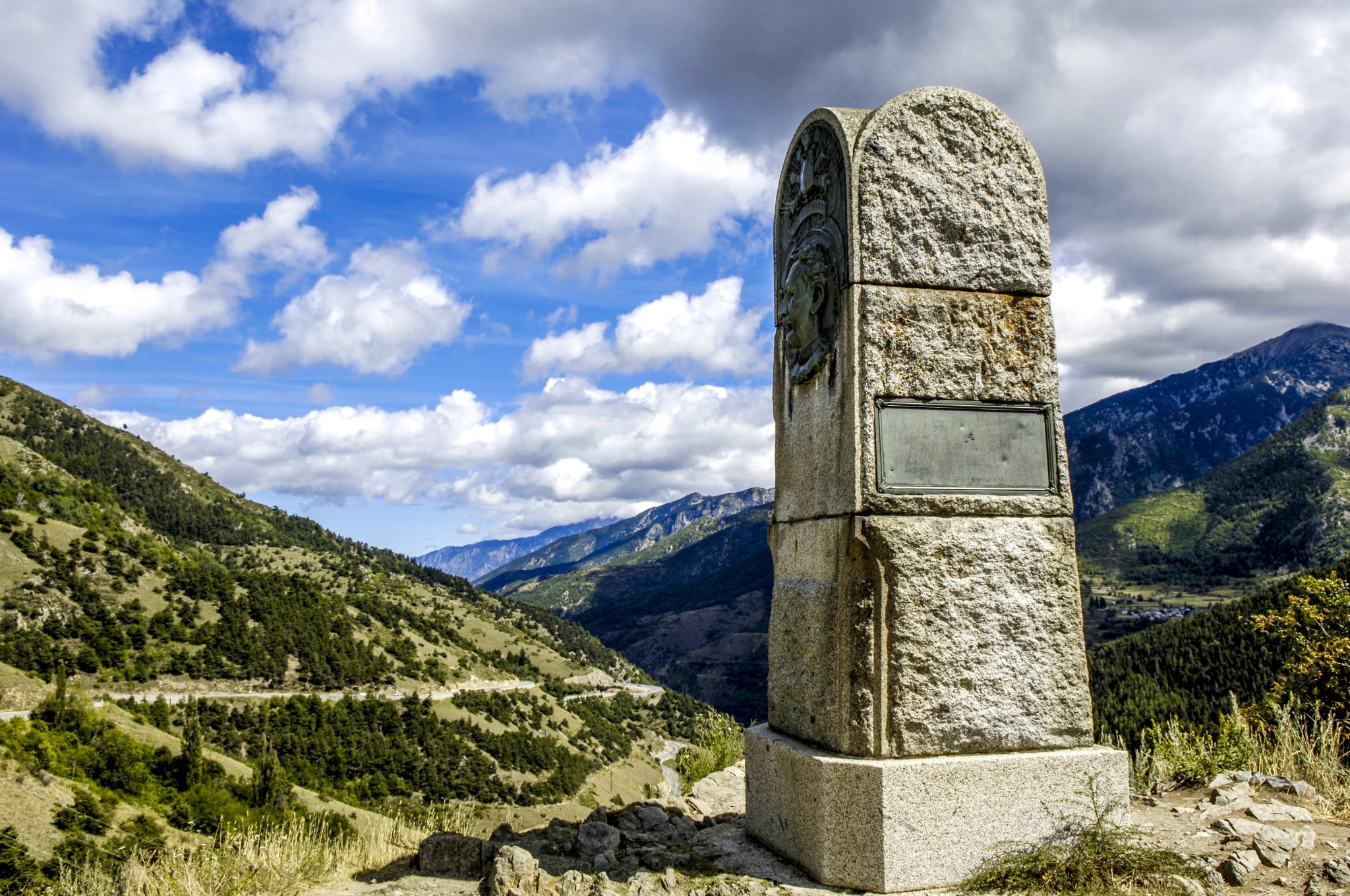 Pyrénées, pierre commémorative, France