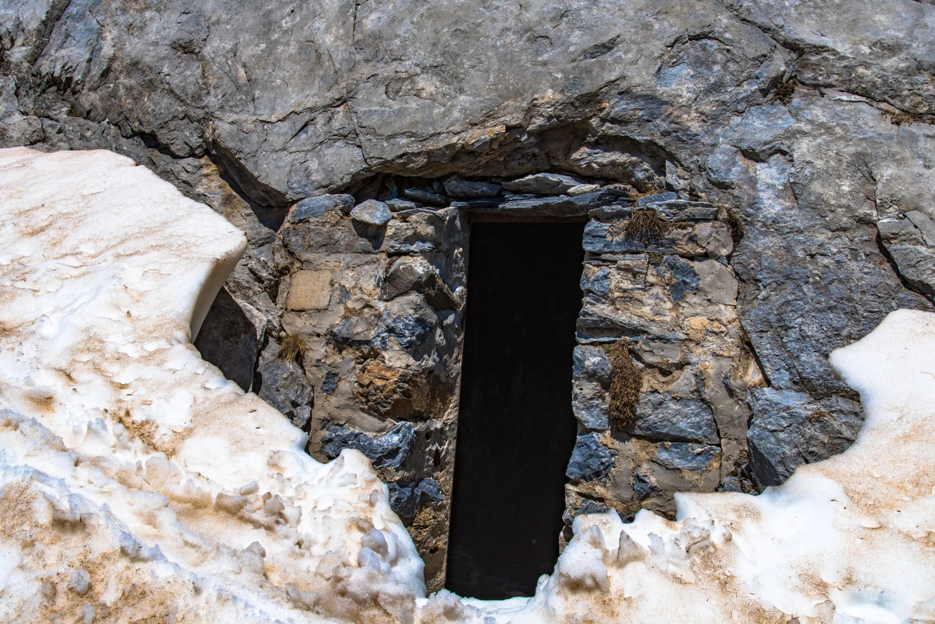 Grotte Bellevue (Russell) au Vignemale dans les Pyrénées