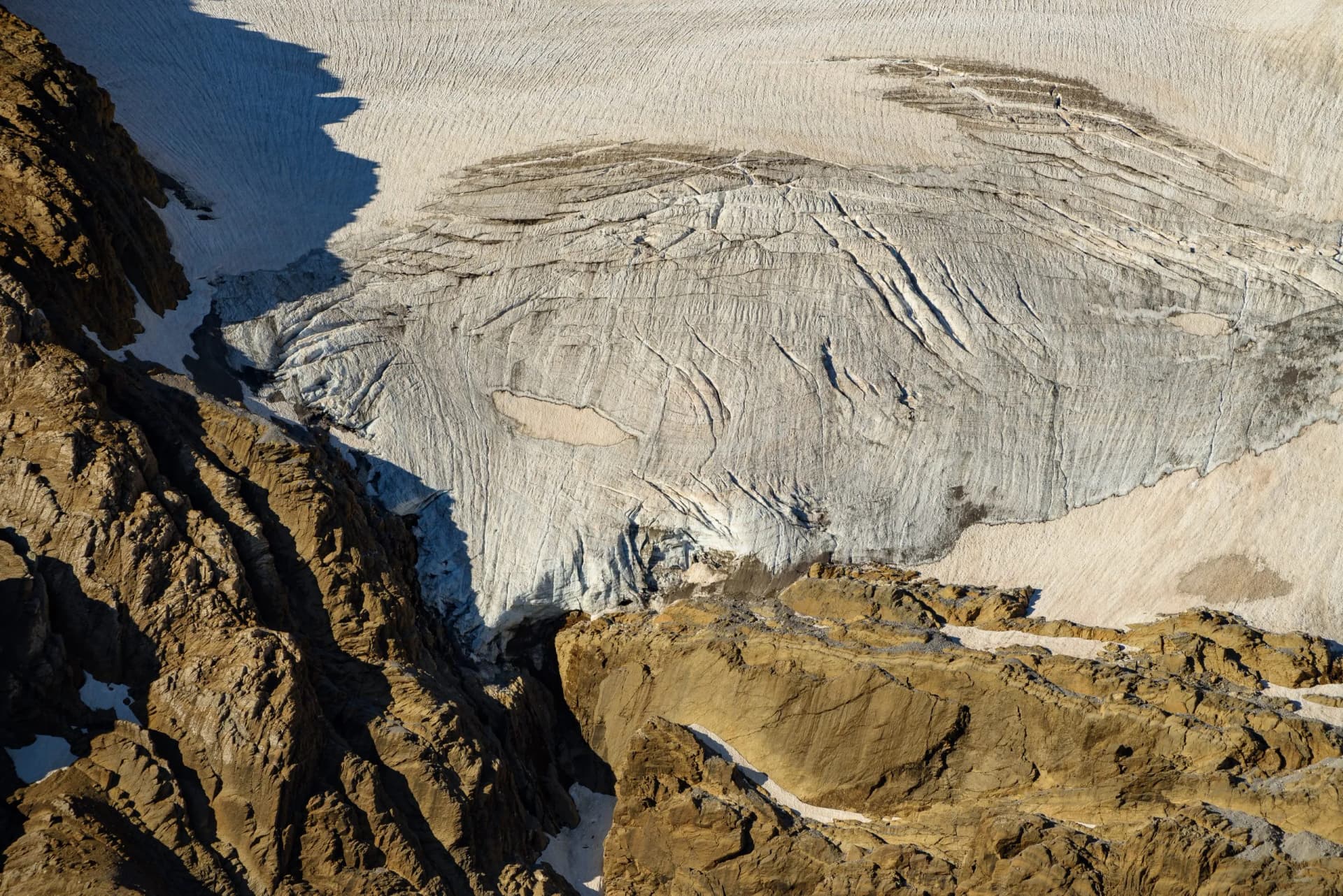 Detail of the Monte Perdido glacier seen from the Tucarroya refuge (Ordesa y Monte Perdido National Park, Pyrenees, Spain)